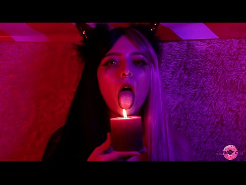❤️ Μια παθιασμένη πίπα από ένα σέξι Succubus με ένα σπέρμα στο στόμα της. Σεξ ❌️❤